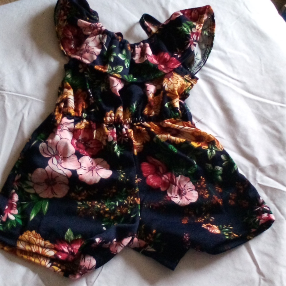 💃Toddler girl Floral off Shoulder Romper/Jumpsuit size 1-2T - Picture 3 of 4